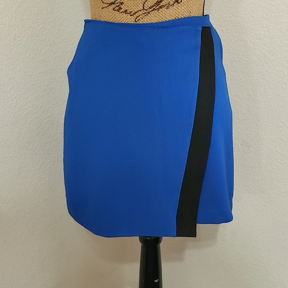 Forever 21 Dresses & Skirts - 🚨🚨3/$25 SALE🚨🚨•Forever 21•Bluest of blue skirt!flap🤔 detail-sz.L